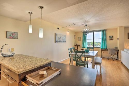 Fotografie z fotogalerie ubytování Convenient Clearwater Condo Less Than 4 Mi to Beach! v destinaci Clearwater