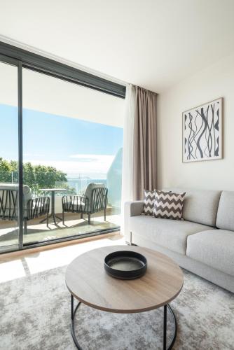 a living room with a couch and a table at Attica21 Vigo 4 Superior in Vigo