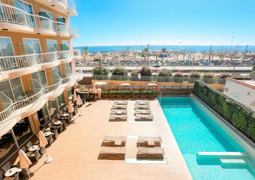 Vista de la piscina de KAKTUS Hotel Volga - Adults Recommended o d'una piscina que hi ha a prop