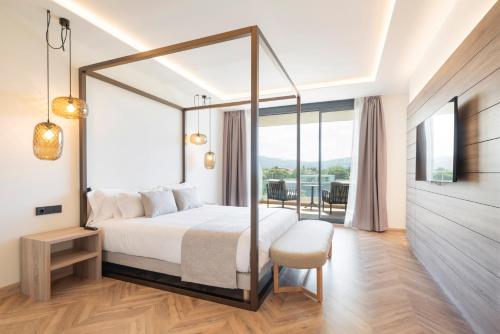 a bedroom with a large bed and a large window at Attica21 Vigo 4 Superior in Vigo