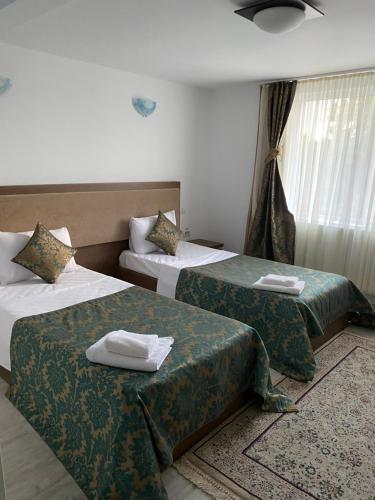 Postel nebo postele na pokoji v ubytování Hotel Falkor