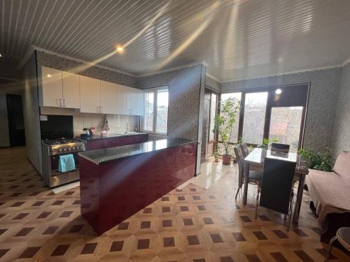 Kuchyň nebo kuchyňský kout v ubytování Large, sunny 2nd floor with separate enterance.