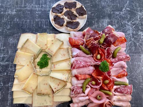 Makanan di atau berdekatan apartmen