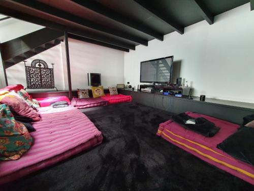 Posteľ alebo postele v izbe v ubytovaní EXIGEHOME-Magnifique Loft à 15 minutes de Paris