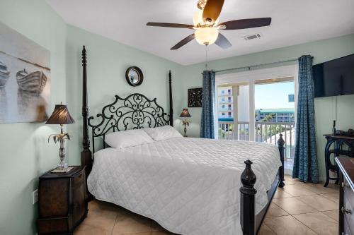a bedroom with a bed and a ceiling fan at St Martin Beachwalk Villas 432 in Destin