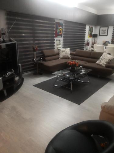 Ruang duduk di Andros Residence