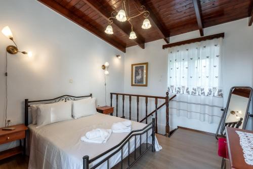 a bedroom with a bed and a window at Aroni Cretan comfortable house - Hamam suites Aroni in Arónion
