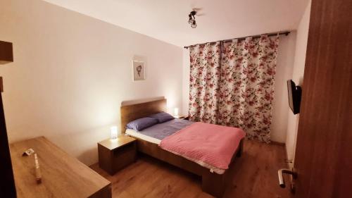 A bed or beds in a room at Forest Apartment Timișoara