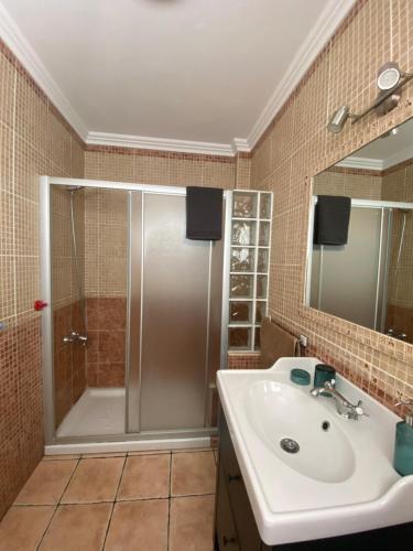 a bathroom with a shower and a sink at Apartamento Niar in Playa Honda