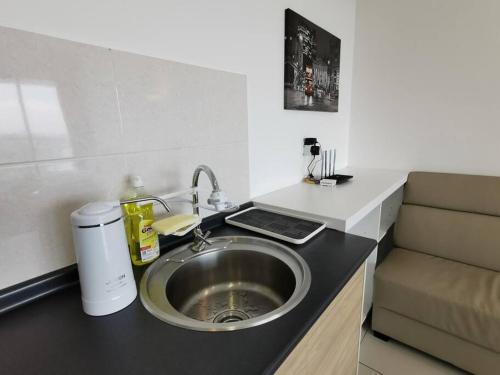 Η κουζίνα ή μικρή κουζίνα στο The Clover Studio Evo SOHO Bangi with WIFI+NETFLIX