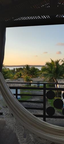 ピパにあるHotel Tibau Lagoaの海の景色を望むバルコニー(ハンモック付)