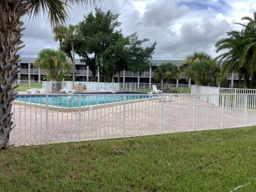 a fence in front of a swimming pool at Heritage Park Inn in Kissimmee