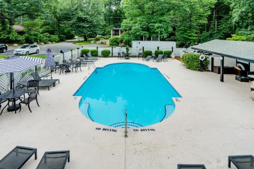 Gallery image of Lakeside Delight - Unit 302 in Flat Rock