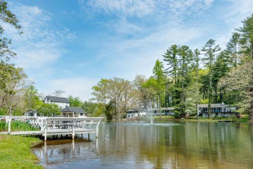 Gallery image of Lakeside Delight - Unit 302 in Flat Rock