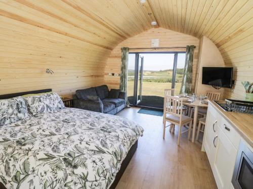 a bedroom with a bed and a kitchen with a table at Ailsa Craig in Worcester