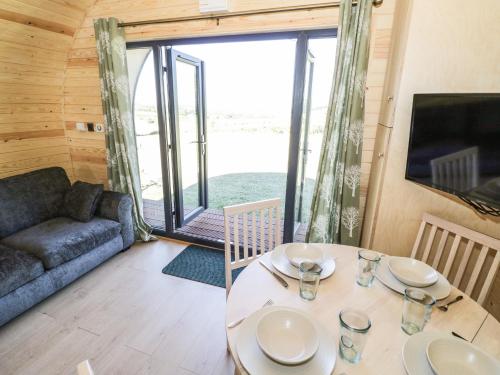 a living room with a table and a couch at Ailsa Craig in Worcester