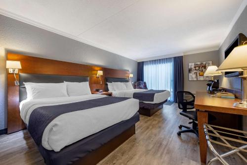Кровать или кровати в номере Best Western Hotel Universel Drummondville
