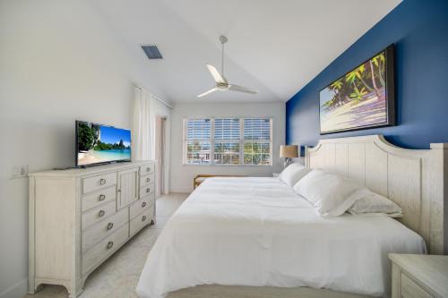 מיטה או מיטות בחדר ב-Bahama Beach Club
