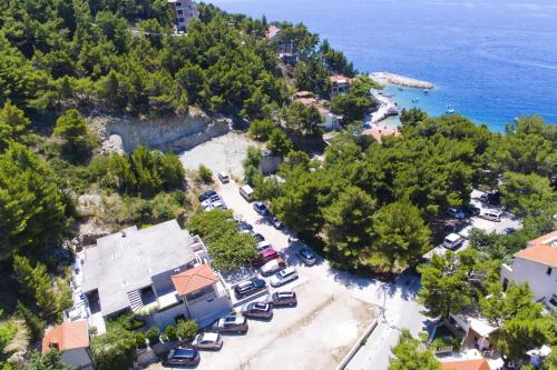 Fotografia z galérie ubytovania Apartments and rooms by the sea Brela, Makarska - 6056 v destinácii Brela