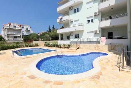 Seaside apartments with a swimming pool Okrug Gornji, Ciovo - 5959