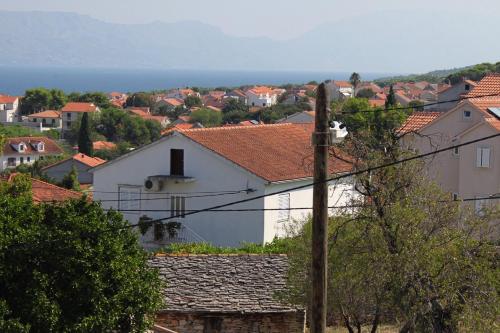 Apartments with parking space Supetar, Brac - 6035