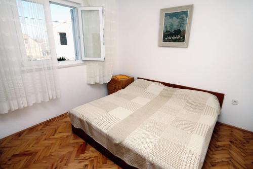 Apartments with parking space Supetar, Brac - 6035