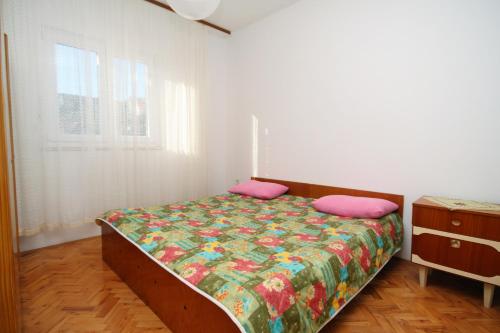 Apartments with parking space Supetar, Brac - 6035