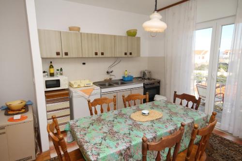 Apartments with parking space Supetar, Brac - 6035