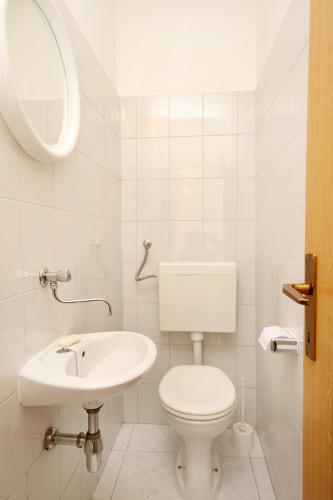 Apartments with a parking space Baska Voda, Makarska - 6057