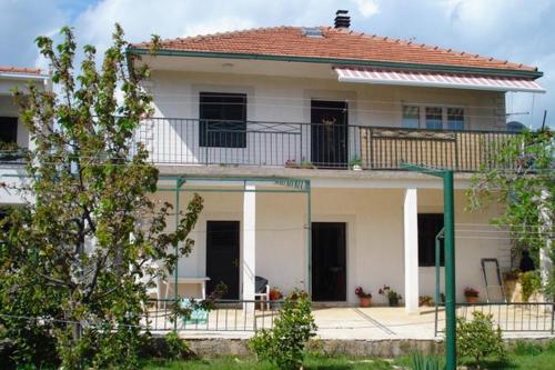 Fotografia z galérie ubytovania Family friendly seaside apartments Vinisce, Trogir - 5946 v destinácii Vinišće