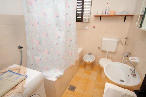 Kúpeľňa v ubytovaní Apartments by the sea Zadar - Diklo, Zadar - 5926