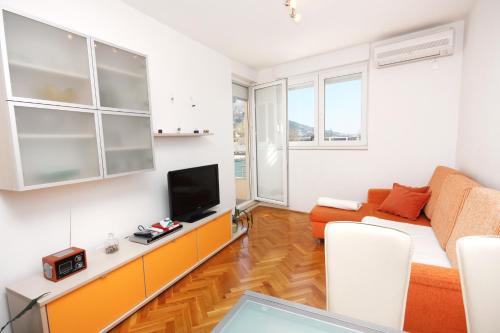 Apartments by the sea Omis - 6073