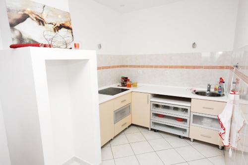 Apartments by the sea Omis - 6073