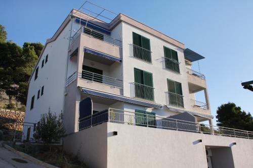 Fotografia z galérie ubytovania Apartments by the sea Balica Rat, Omis - 5957 v destinácii Celina