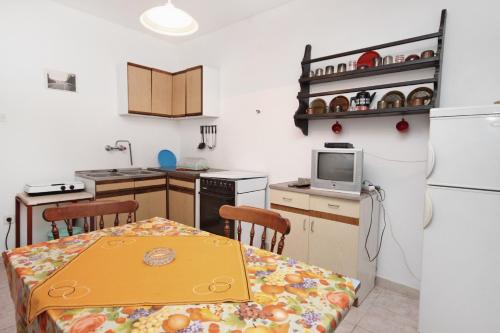 Apartments with parking space Supetar, Brac - 6026
