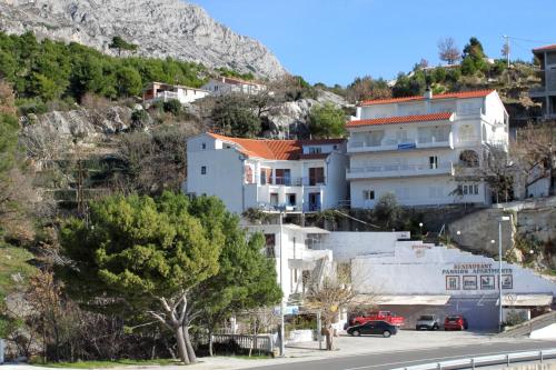 Fotografie z fotogalerie ubytování Apartments by the sea Lokva Rogoznica, Omis - 6004 v destinaci Lokva Rogoznica