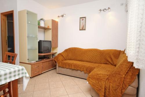 Apartments with parking space Supetar, Brac - 6037