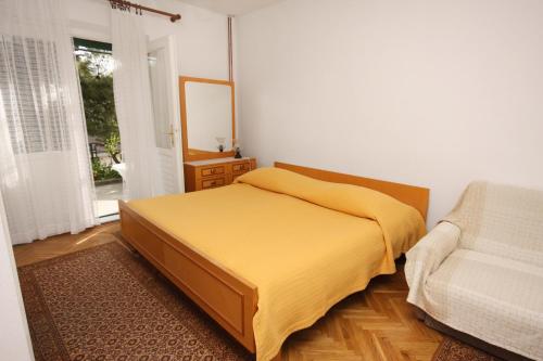 Apartments with a parking space Makarska - 6087