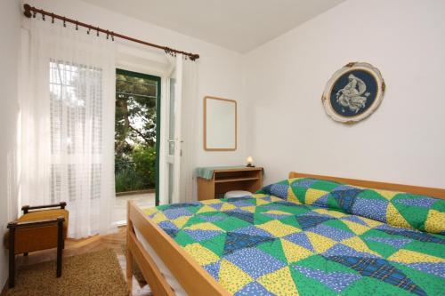 Apartments with a parking space Makarska - 6087