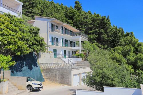 Apartments with parking space Brela, Makarska - 6043