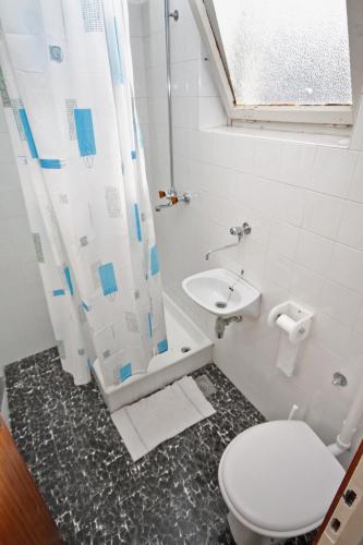 Apartments by the sea Supetar, Brac - 6040