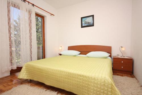 מיטה או מיטות בחדר ב-Apartments with a parking space Turanj, Biograd - 6212