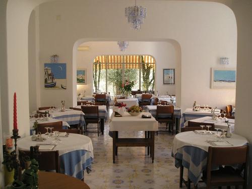 Afbeelding uit fotogalerij van Hotel Candia in Ischia