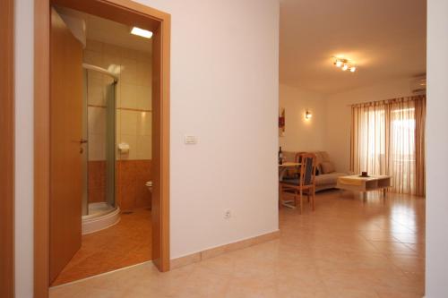 Apartments for families with children Stinjan, Pula - 7423