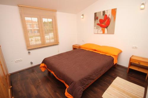 Apartments for families with children Stinjan, Pula - 7423