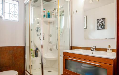 a bathroom with a shower and a sink at Nice Home In Matalascaas With Kitchenette in Matalascañas