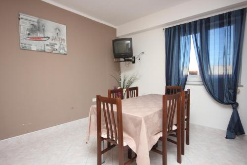 Apartments with a parking space Strmac, Labin - 7402