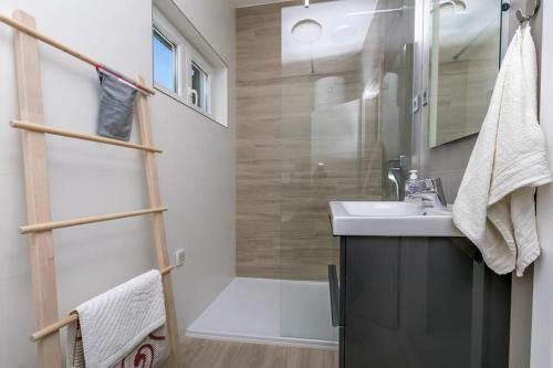 Kúpeľňa v ubytovaní Seaside holiday house Stupin Celine, Rogoznica - 6096