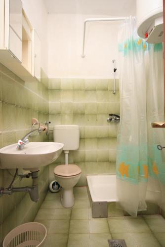 Apartments with parking space Rogoznica - 7541