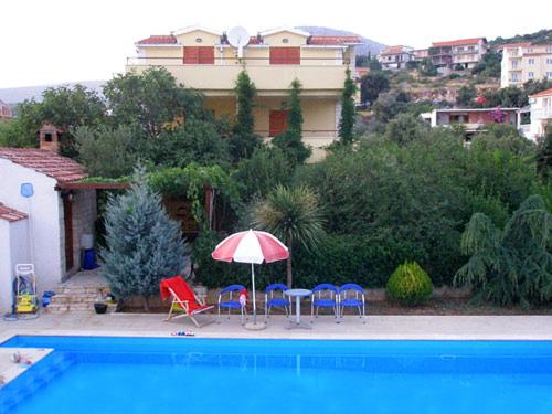 Family-friendly apartments with swimming pool Seget Vranjica, Trogir - 7559
